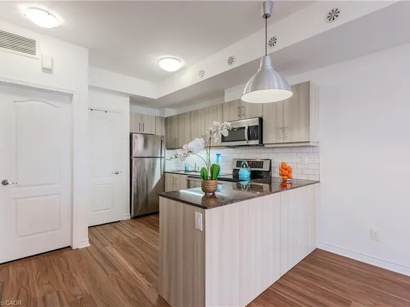 68 Winston Park Blvd #50, Toronto, ON M3K 1C3