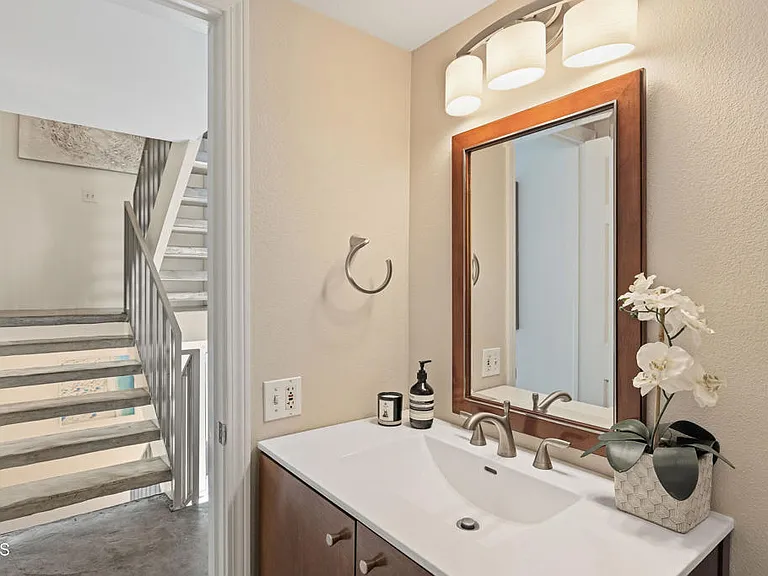 1140 Manhattan Beach Blvd #D — Photo 5