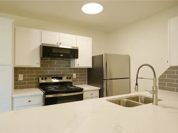 1501 Alpine Cir APT D, College Station, TX 77840