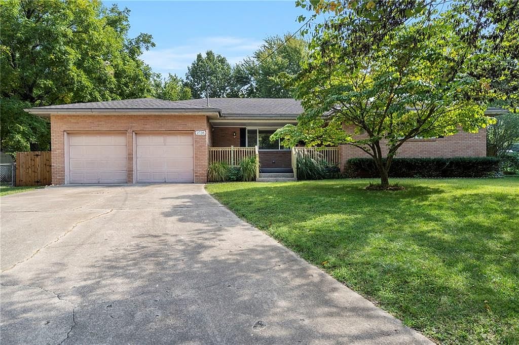 2736 E Madison St, Springfield, MO 65802 Zillow