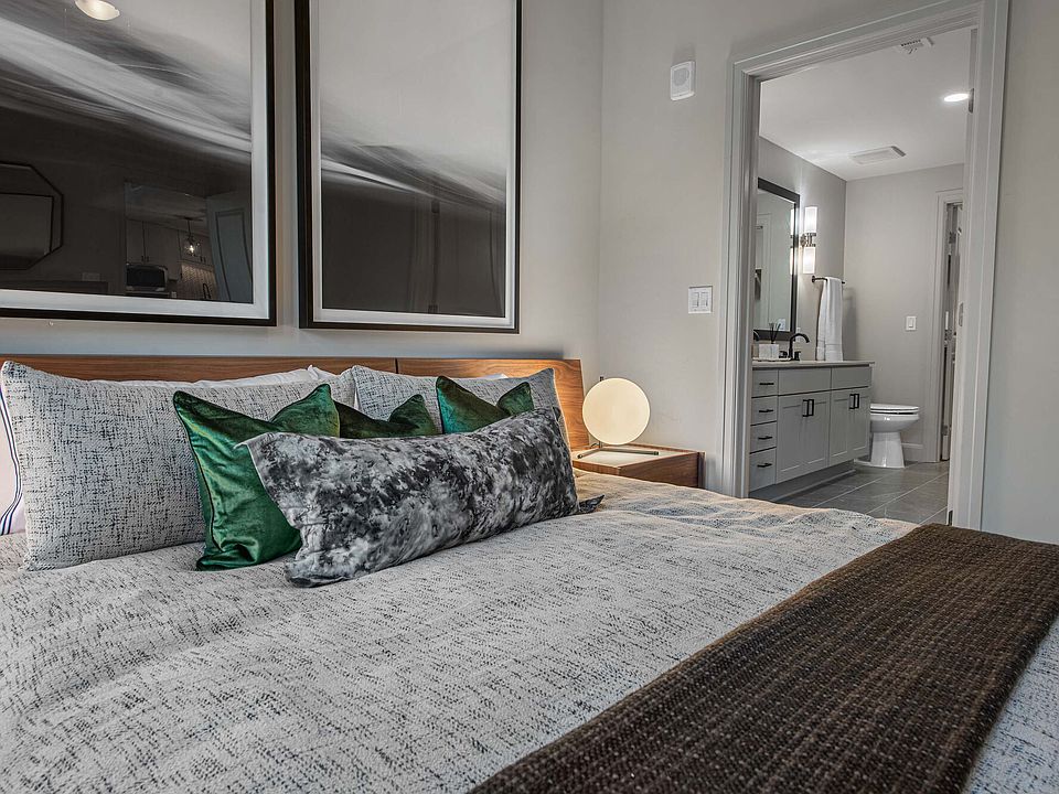 NOVEL River Oaks by Crescent Communities Apartment Rentals Houston