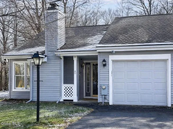 8 Schuyler Court, Halfmoon, NY 12065