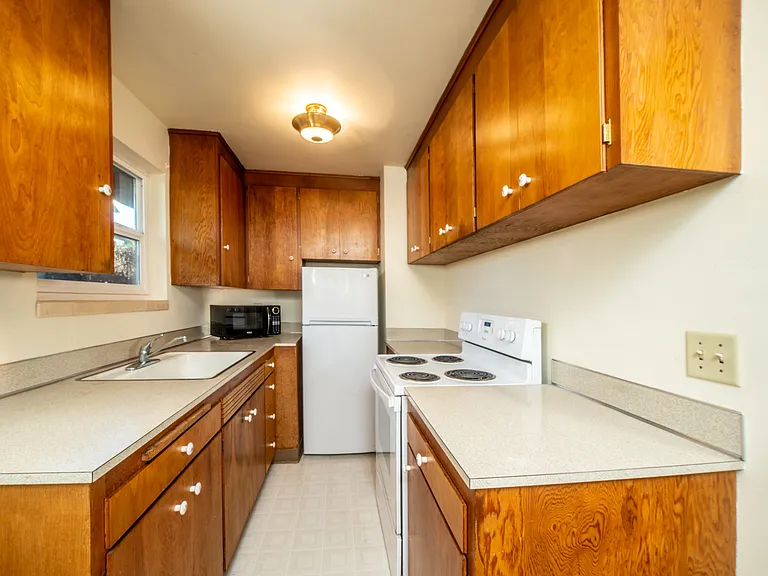 922 10th Ave E #7 — Photo 8