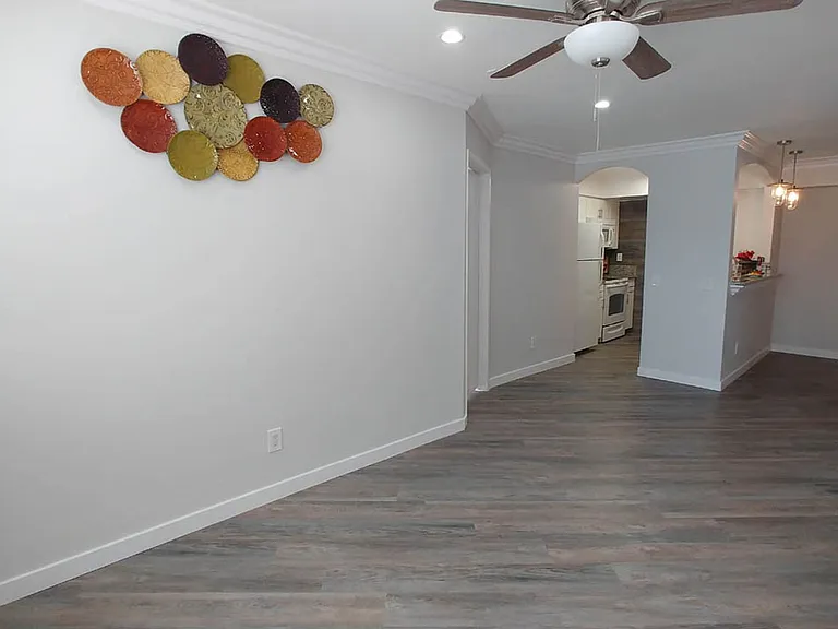 Villa De Adel Apts — Photo 162