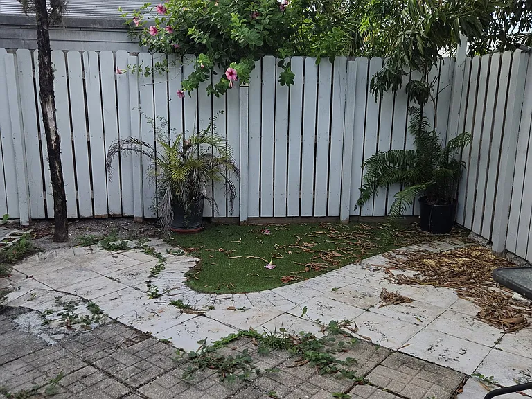 NE 34th Dr — Photo 9