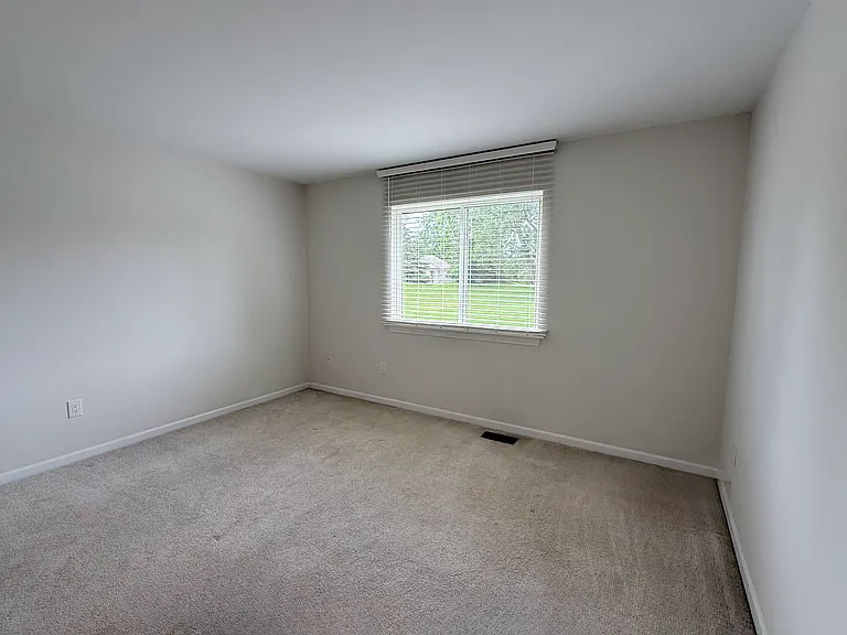 24381 Juliet Dr — Photo 16