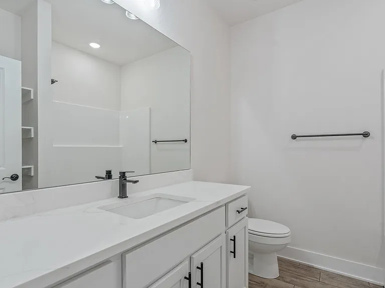 97 N Adler Ave — Photo 14