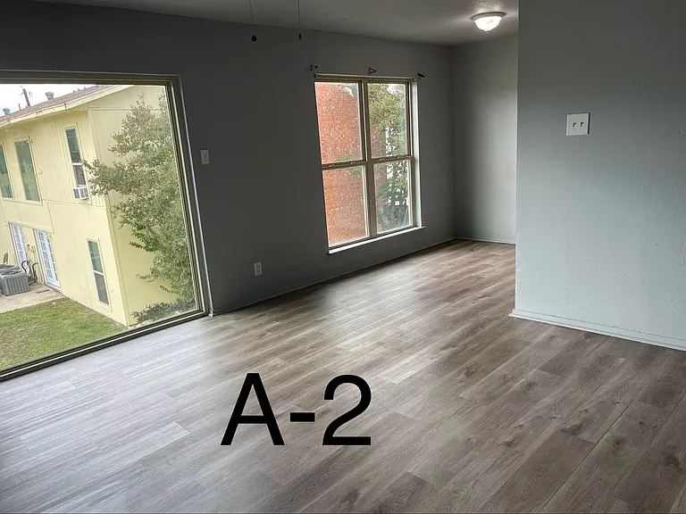APT02-COLEMAN — Photo 4