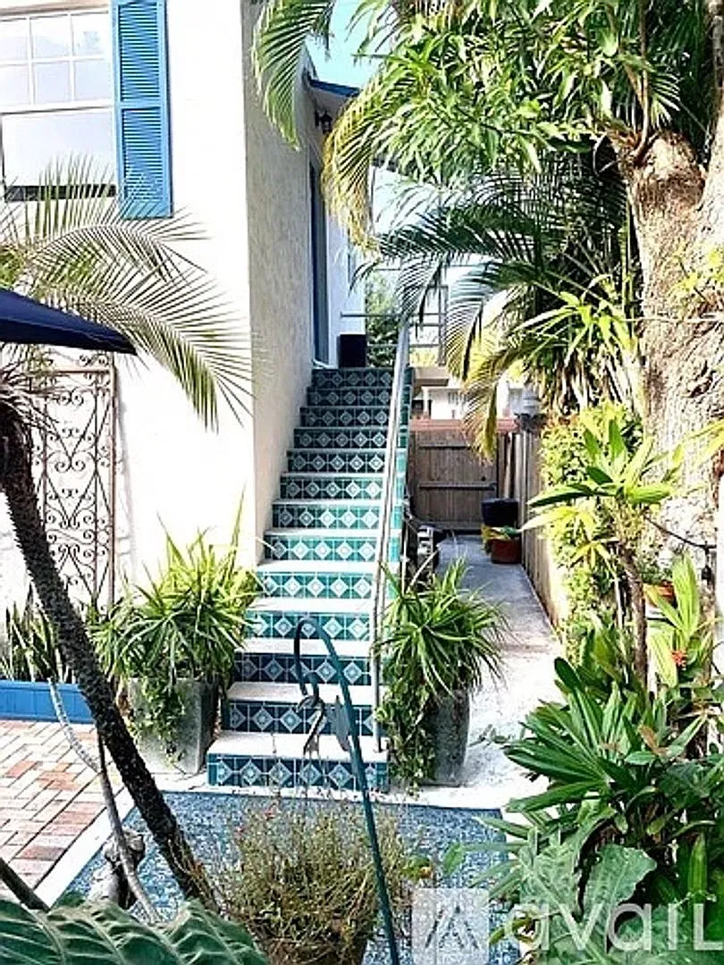 1 Bedroom 1 Bathroom ADU in Old Northwood — Photo 2