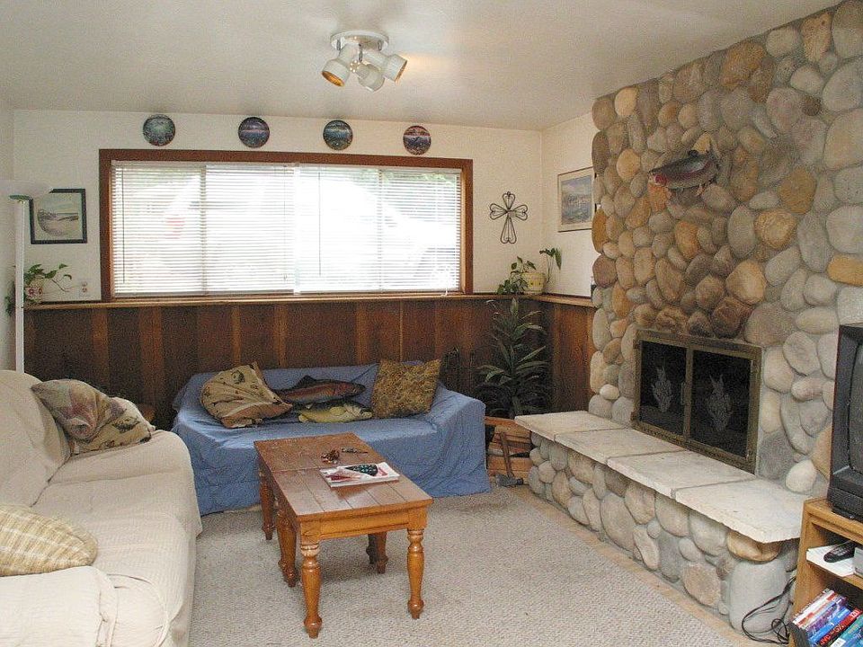 2nd image of 6901 185th Ave E