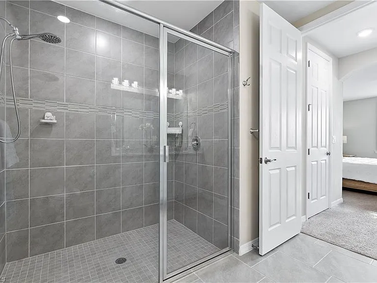 14558 Edgewater Cir — Photo 21