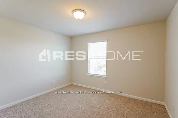 960 Juniper Ln — Photo 12