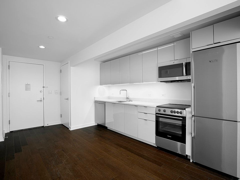 1st image of 400 W 113th St #908