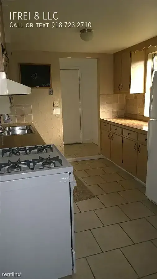 2 bedroom 1 bath down stairs unit in the 2 level duplex — Photo 3