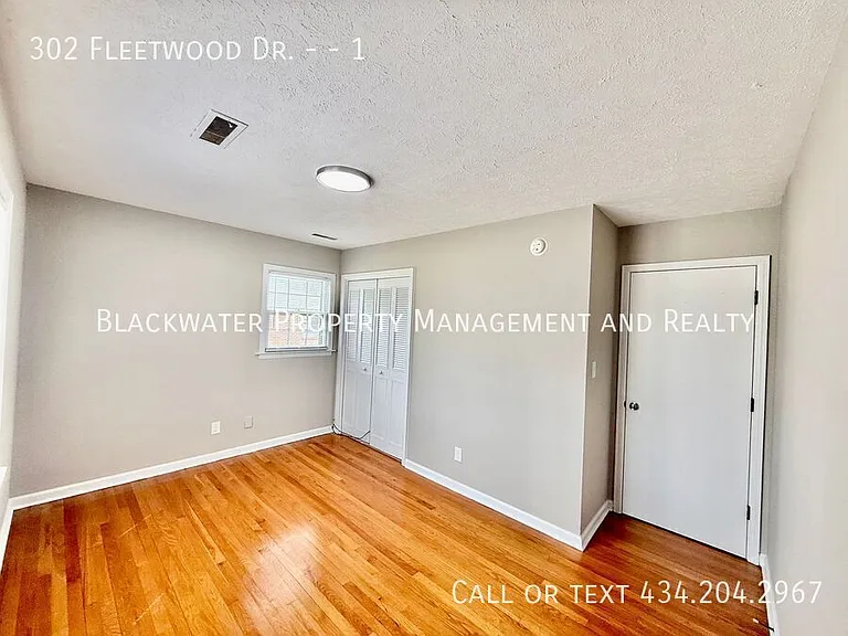 302 Fleetwood Dr #1 — Photo 6