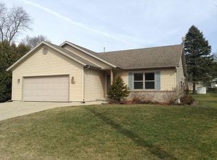 313 Riviera Ln, Watertown, WI 53094