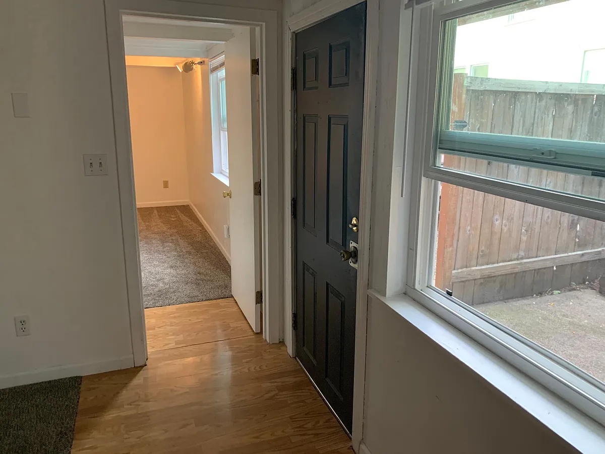 Building Photo - 325 NW Kings Blvd #325