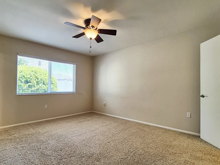 Thornhill Dr — Photo 15