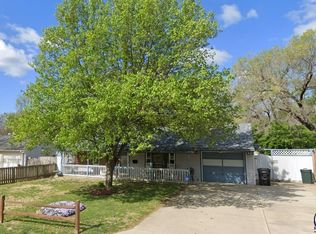 2129 SW Morningside Rd, Topeka, KS 66614