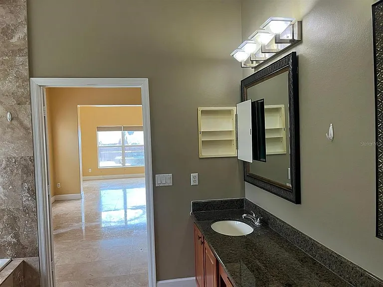 1351 Glenwick Dr — Photo 12