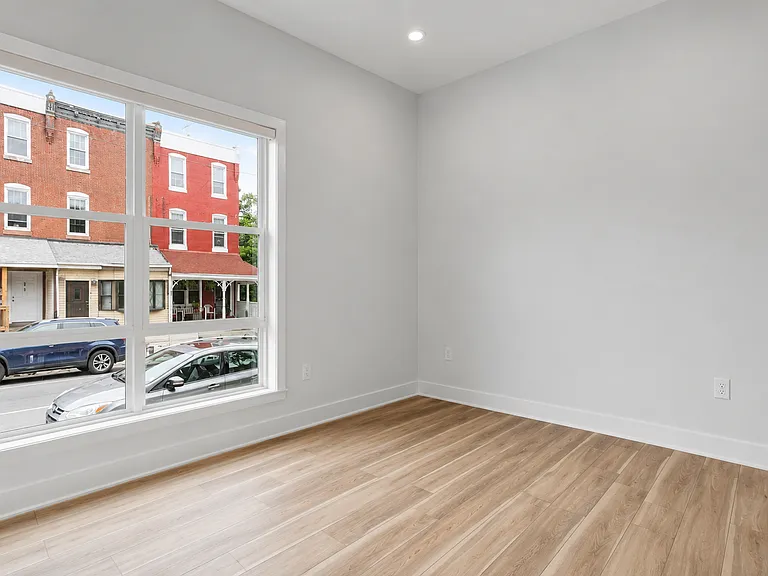 3951 Lancaster — Photo 7