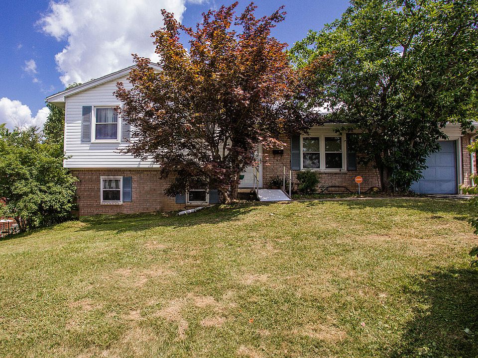 1st image of 202 Knollwood Pl