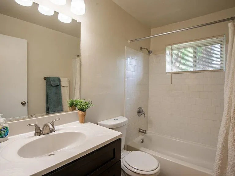 Glen Ridge Apartment Homes — Photo 9