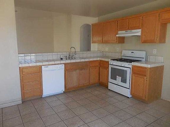 212 Linnell Way Bakersfield CA