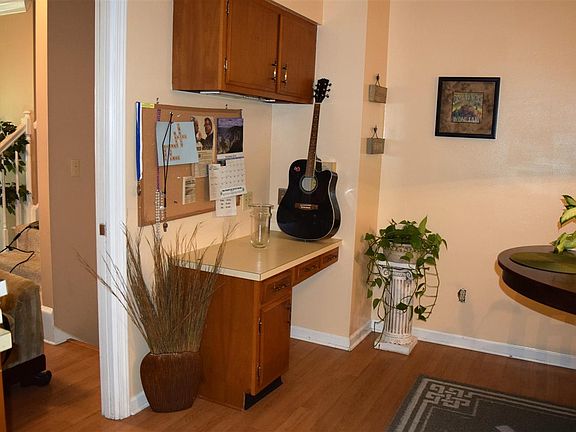 4th image of 2309 S Woodbluff Ct