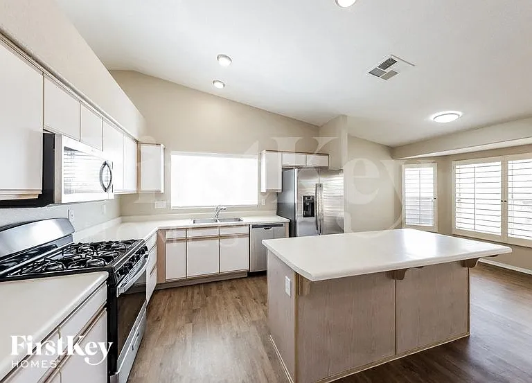 2222 N 90th Ln — Photo 7