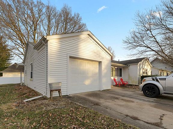 2nd image of 603 S Centennial St