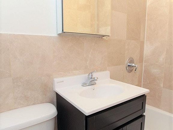 5th image of 244 E 71st St APT 4A