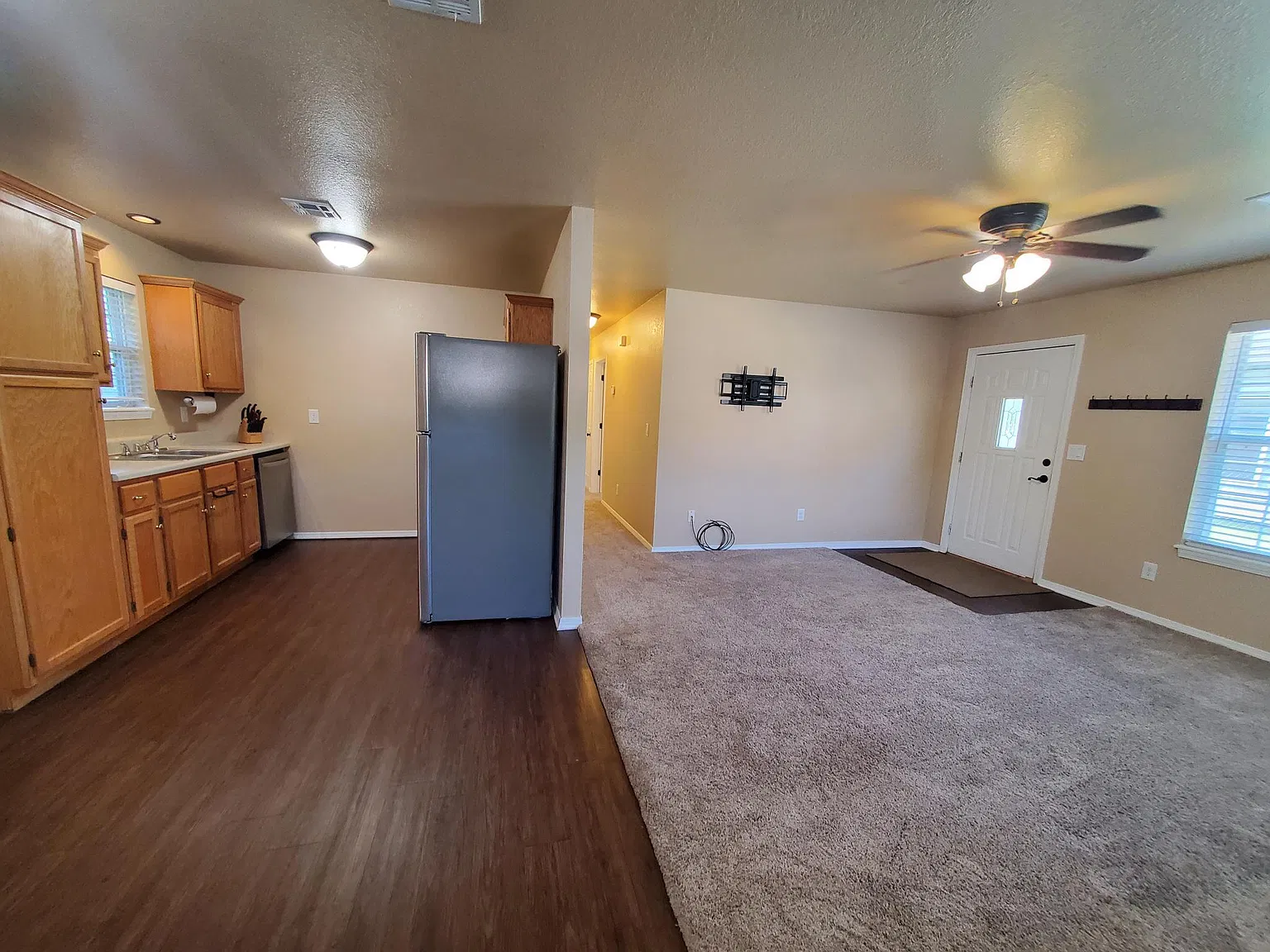 3 bed, 1076 sqft, $1,395 — Photo 3