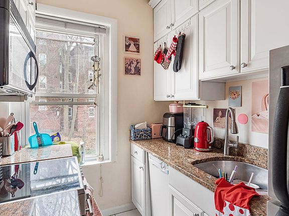 3rd image of 15 University Rd APT 42