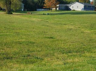 1155 Bay Dr, Dixon, IL 61021