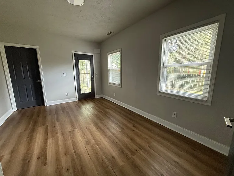2237 Saint Paul St — Photo 17