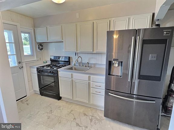 3rd image of 7905 Saint Gregory Dr