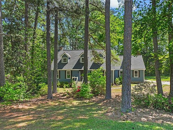 3rd image of 4089 Hickory Nut Dr