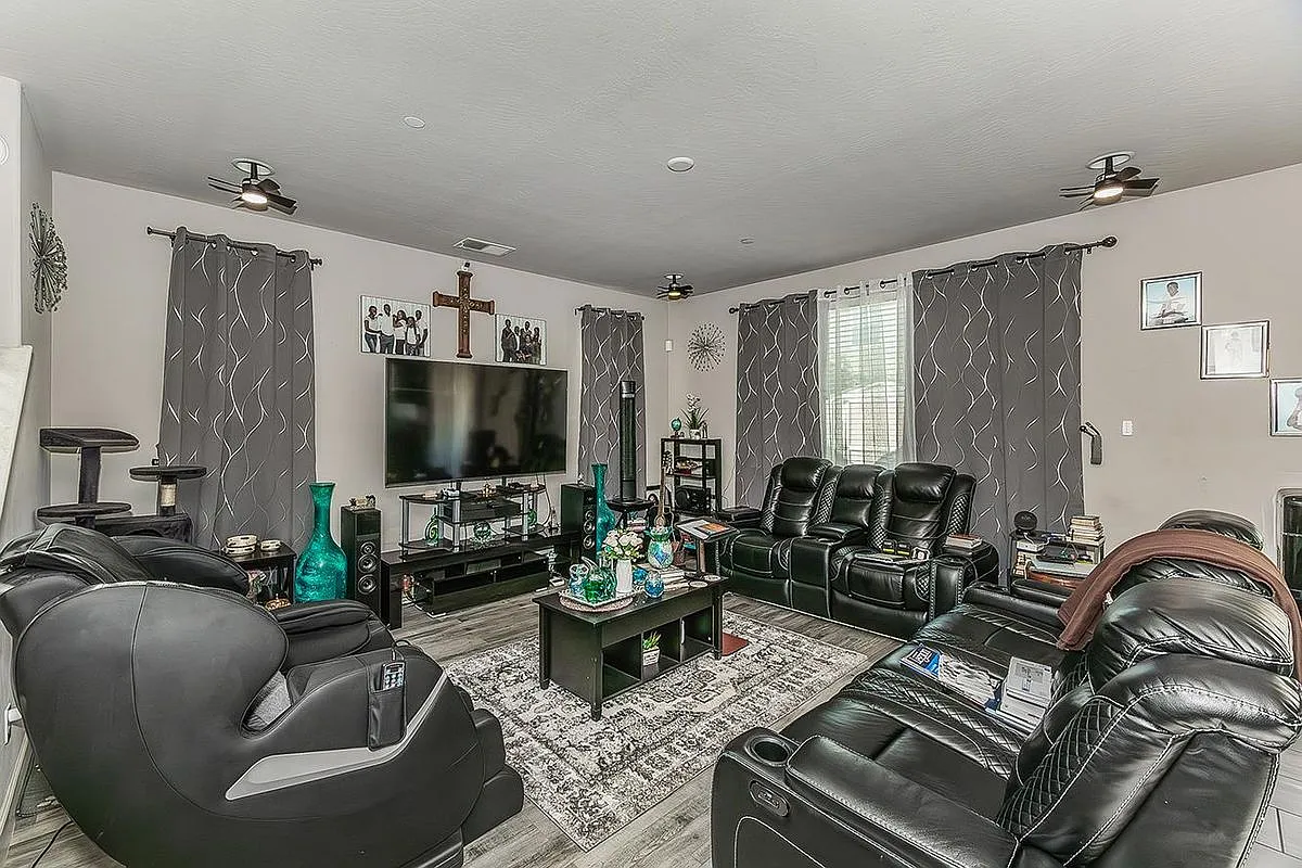 4 bed, 3.0 bath, 1797 sqft, $3,300 — Photo 3