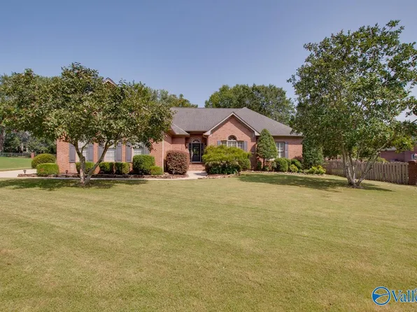 3015 Tantallon Dr SE, Owens Cross Roads, AL 35763