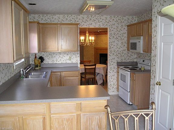 3rd image of 36127 Acorn Ct
