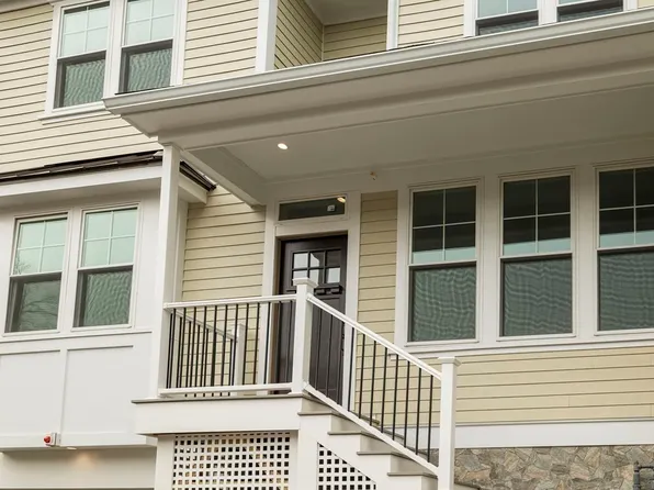 67 Walnut St #2, Newton, MA 02460