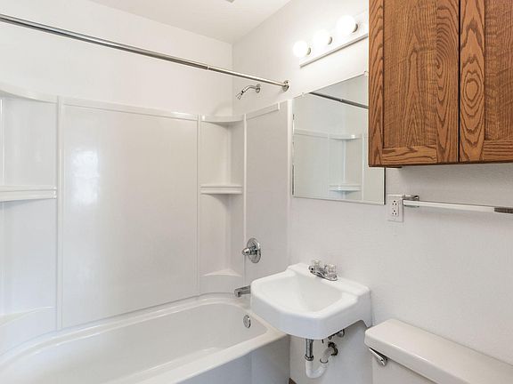 5th image of 1007 Lincoln Way Unit 3