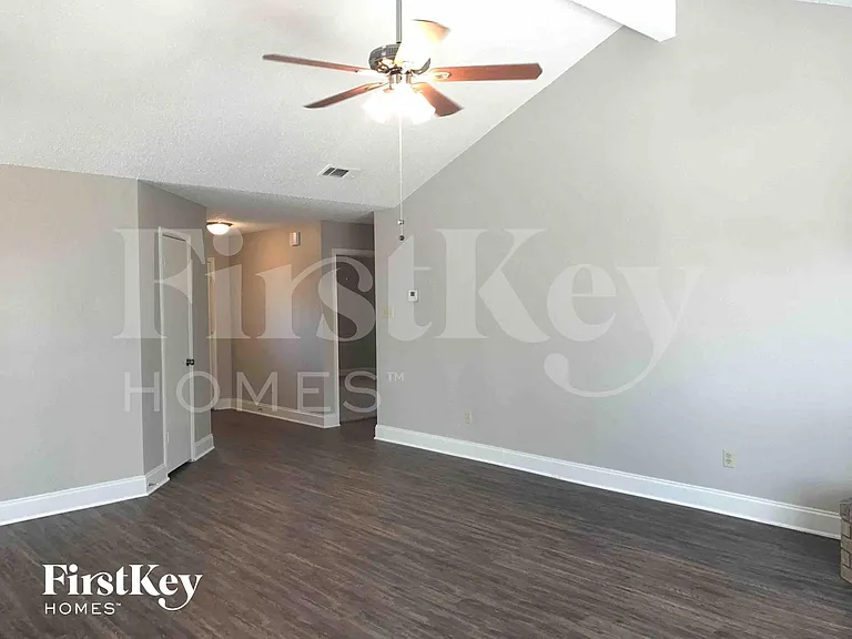 1007 Creighton Ct — Photo 3