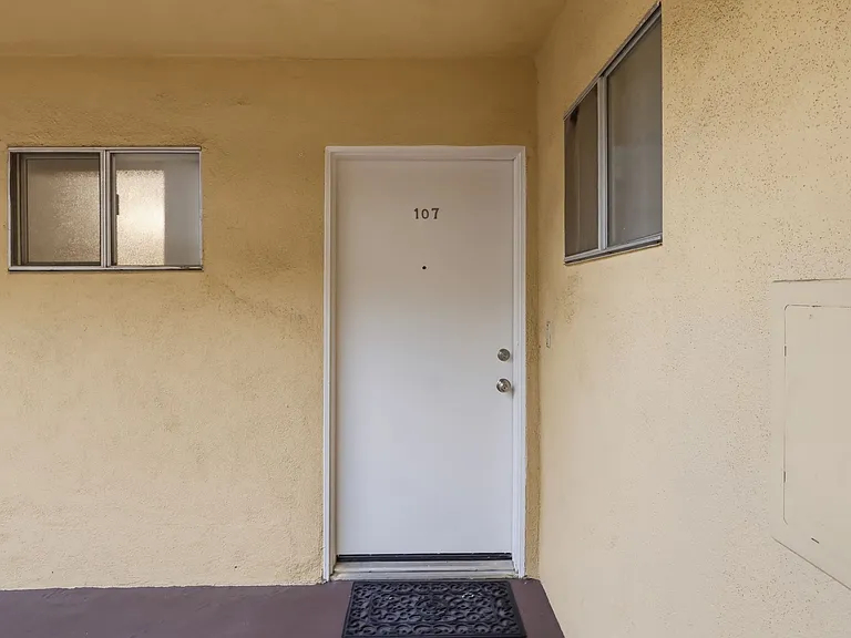 124 N Clark Dr #107 — Photo 10