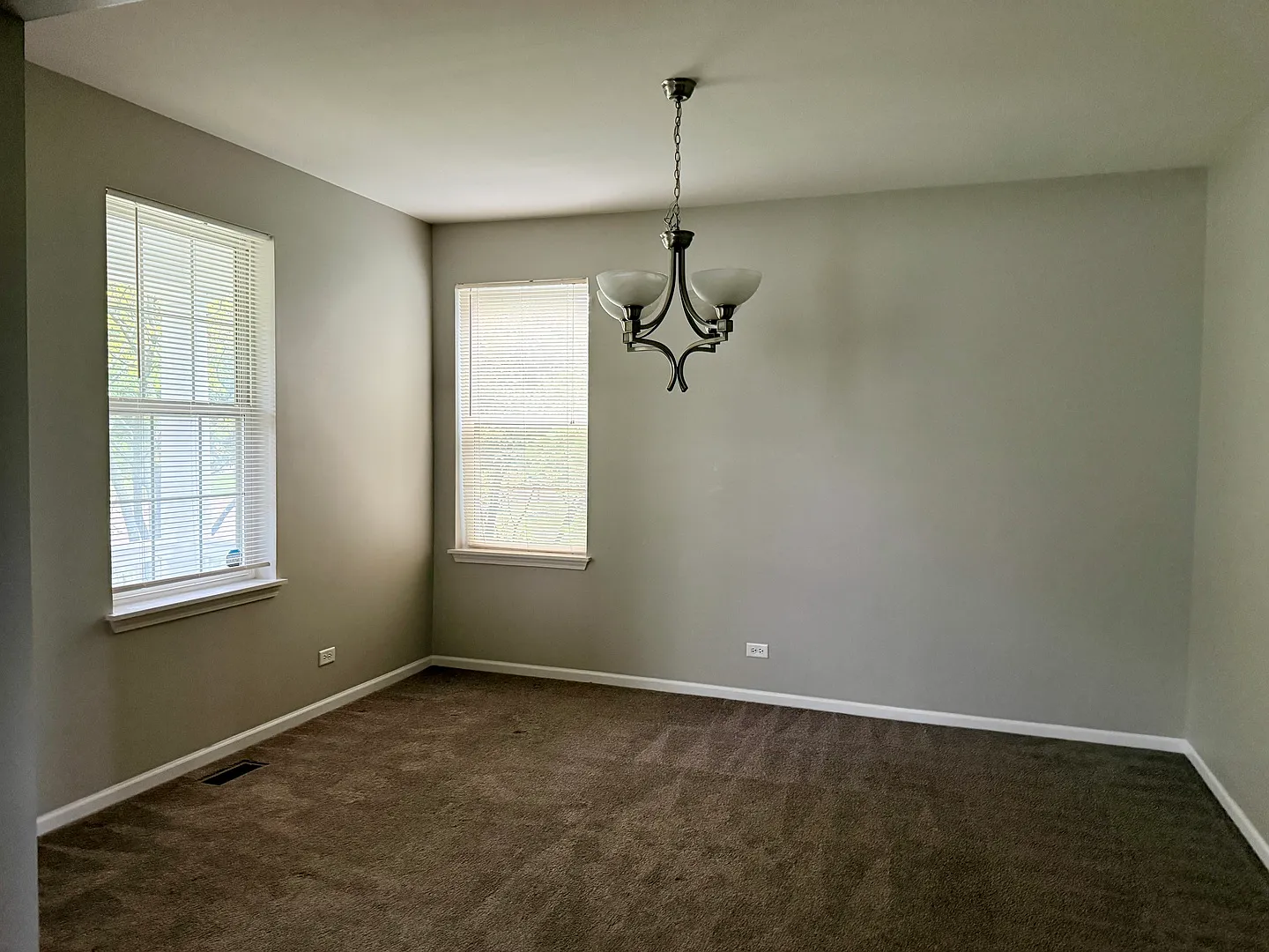 5 bed, 3577 sqft, $3,500 — Photo 3