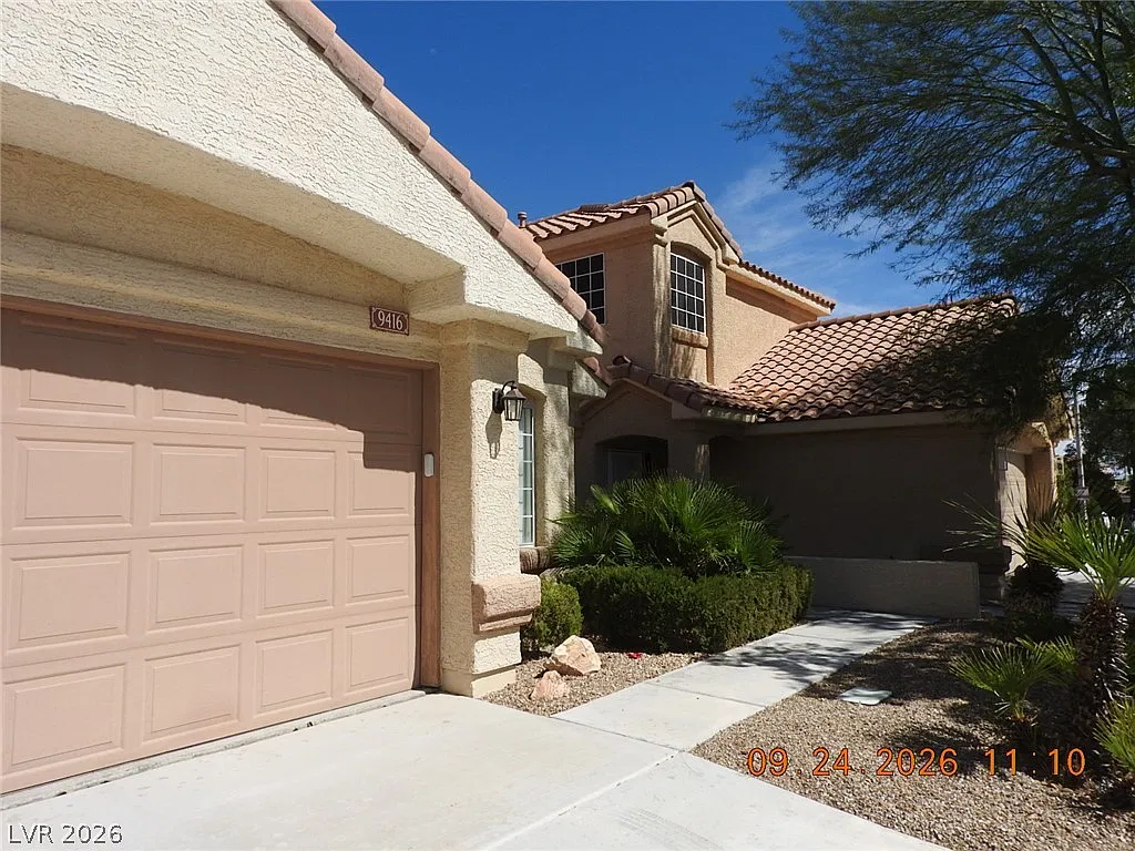 3 bed, 2.0 bath, 1493 sqft, $2,075 — Photo 2