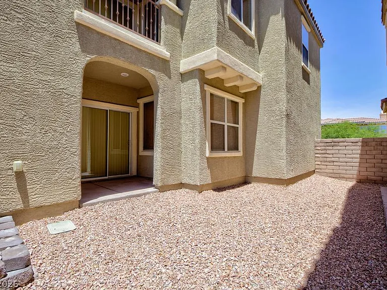 944 Douglas Flat Pl — Photo 2