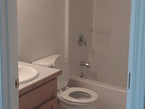5th image of 739 NW Date Ave