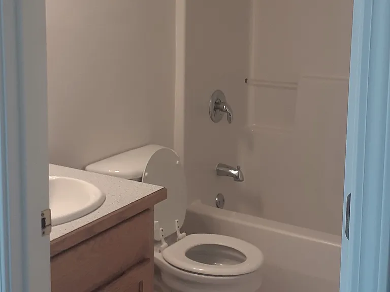 739 NW Date Ave — Photo 5